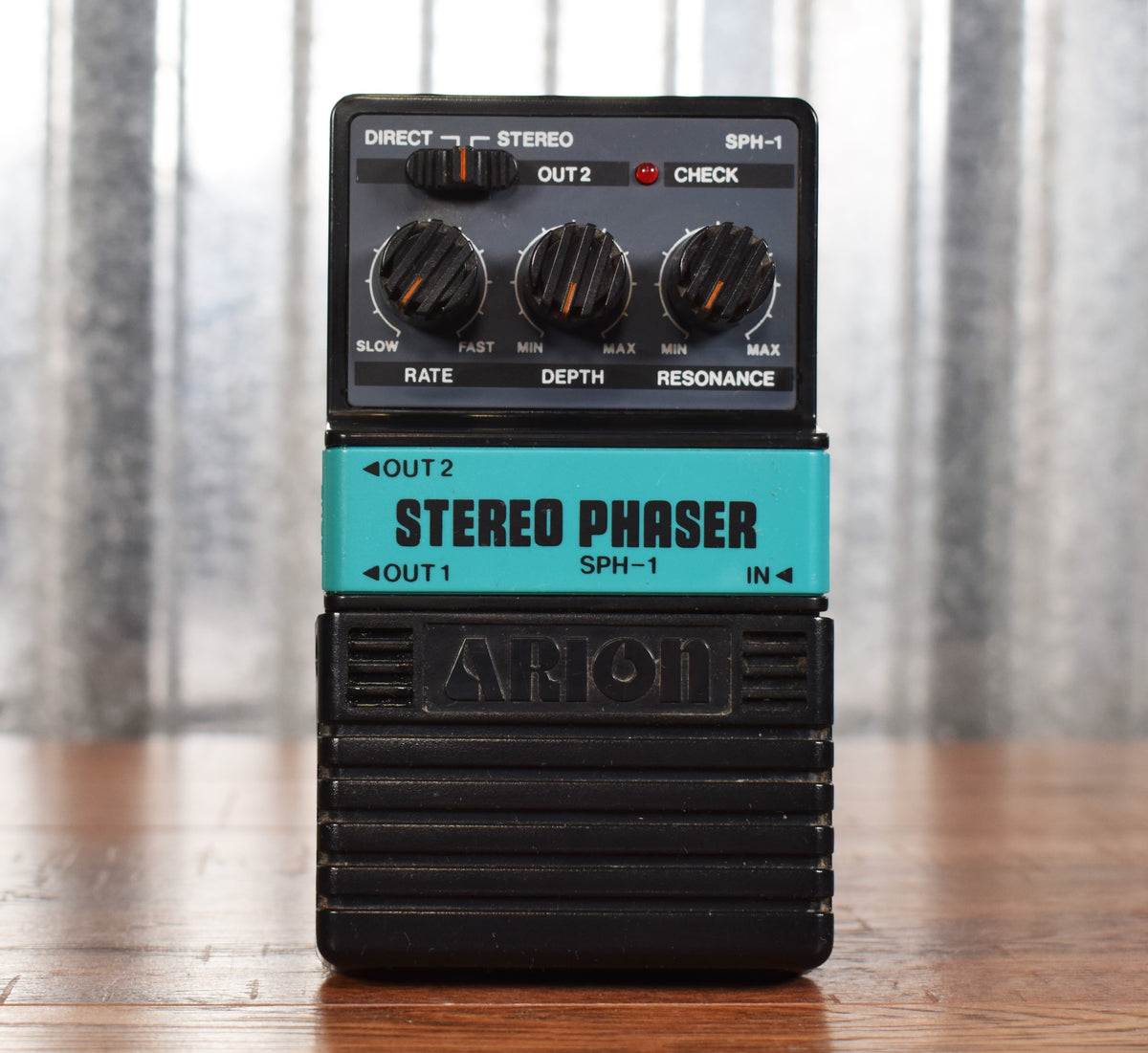 You are looking for an Arion SPH-1 Stereo Phaser Guitar Effect